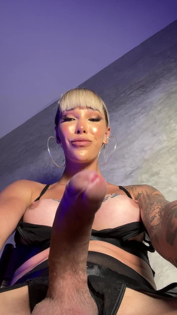 how is my cock to u? alissansara wants to play with u!