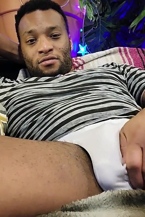 Kenniejai Jerks off Close up