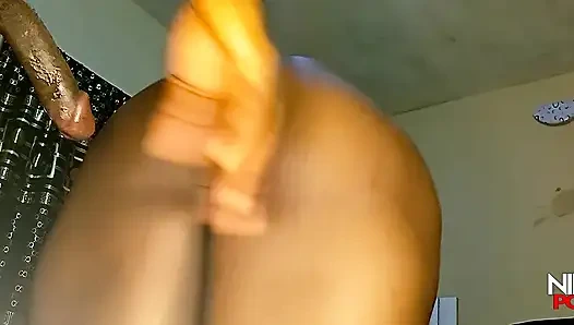 Ein enger pOV-fick von ebenholz-muschi