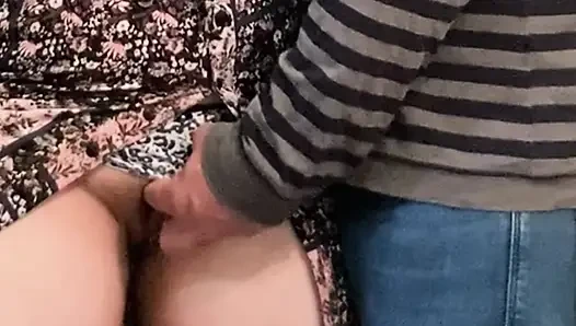 Die finger dieses fremden reibten meine muschi unter dem rock