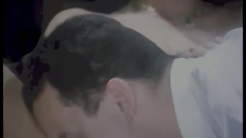 Η κόμισσα Sarah Young κάνει τον εαυτό της να χύσει στα βυζιά της