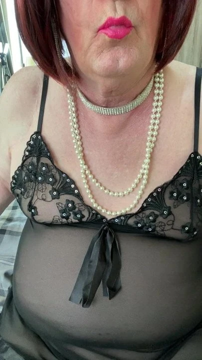 MATURE TVROSE CROSSDRESSER TEASING WANTING YOUR COCK