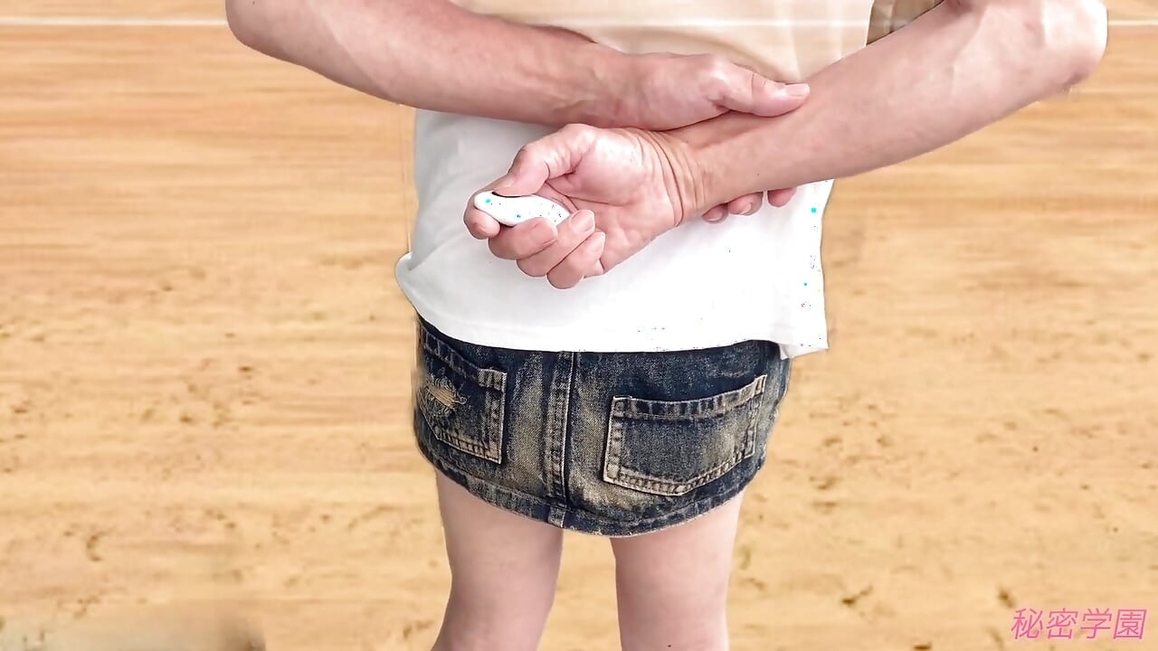 Memasukkan vibrator anal ke dalam sepatu bot miniskirt secretgakuen