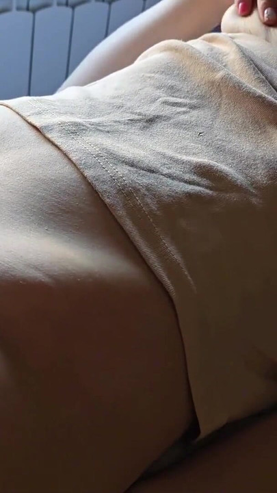 Spännande ögonblick från "Du kan gnugga din penis men inte penetrera snälla! Skamlös styvsyster lät mig komma på Fitta Läppar"