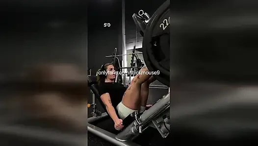 Memek cewek tiktok thot usia 18 tahun meledak di depan kamera! Menganga tanpa sensor