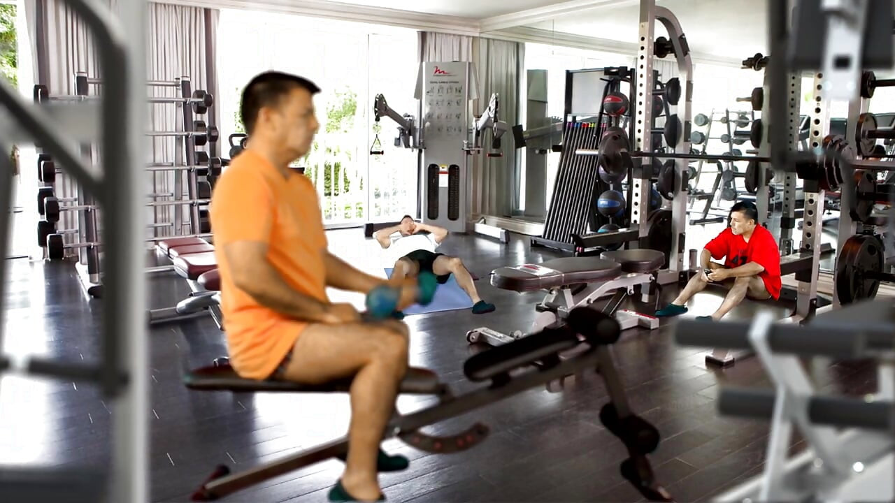 Gym diaries of a big cock