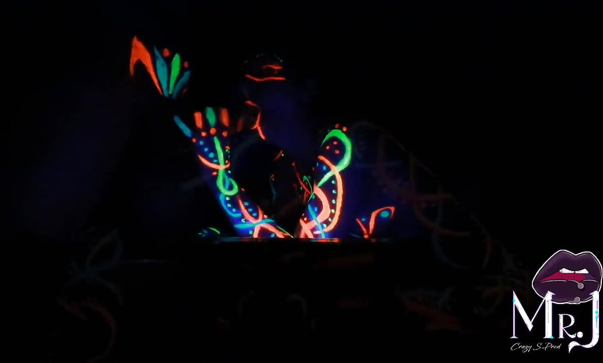 Seks en UV-schilderkunst met Nyx & Dmona