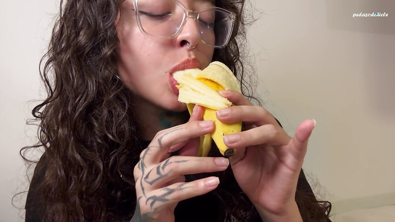 Eu encontrei um homem encolhido entre minhas frutas que eu comi ele