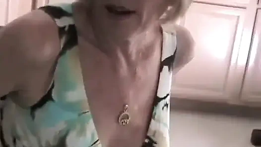 Böse sexy melanie: junger schwanz für mich!