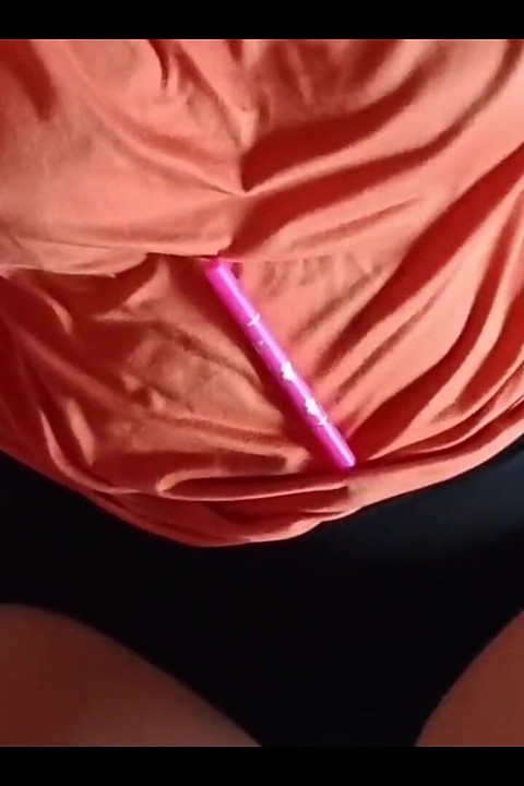 바람피는 이웃을 타고 이웃에게 비명을 지르는 것을 눈치채지 못하는 남편