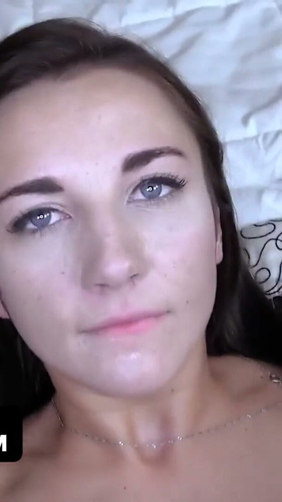 Onschuldig schatje Jade Amber toont voor het eerst haar geheime talenten op camera - teamskeet volledige scène | Clip 3