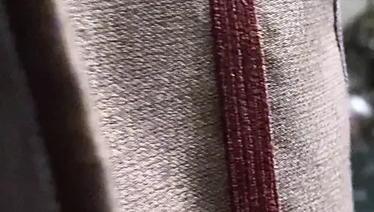 Строители впустили себя и подглядывали в окно, пока красивая жена на Macbook