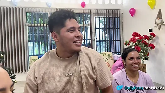 Milf Seksi Merayakan Perceraian Dengan Teman-teman Panasnya Mengadakan Pesta Seks Kelompok