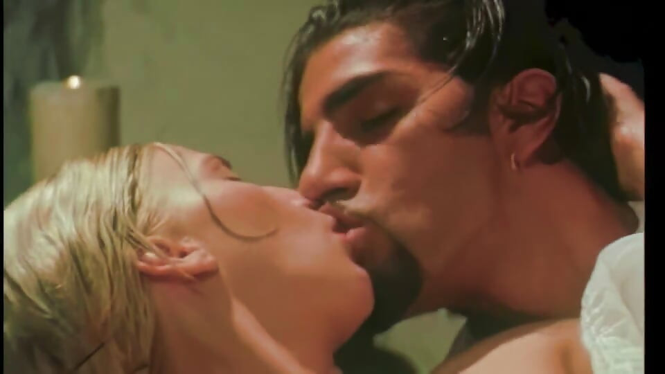 Sânii ăștia perfecți doar așteptau un penis alb mare