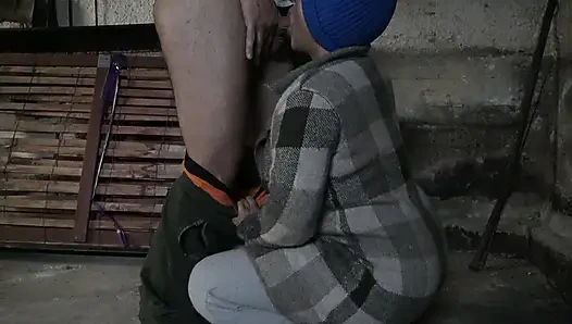 Французская шлюха позволяет мне трахнуть ее в анал в заброшенном здании