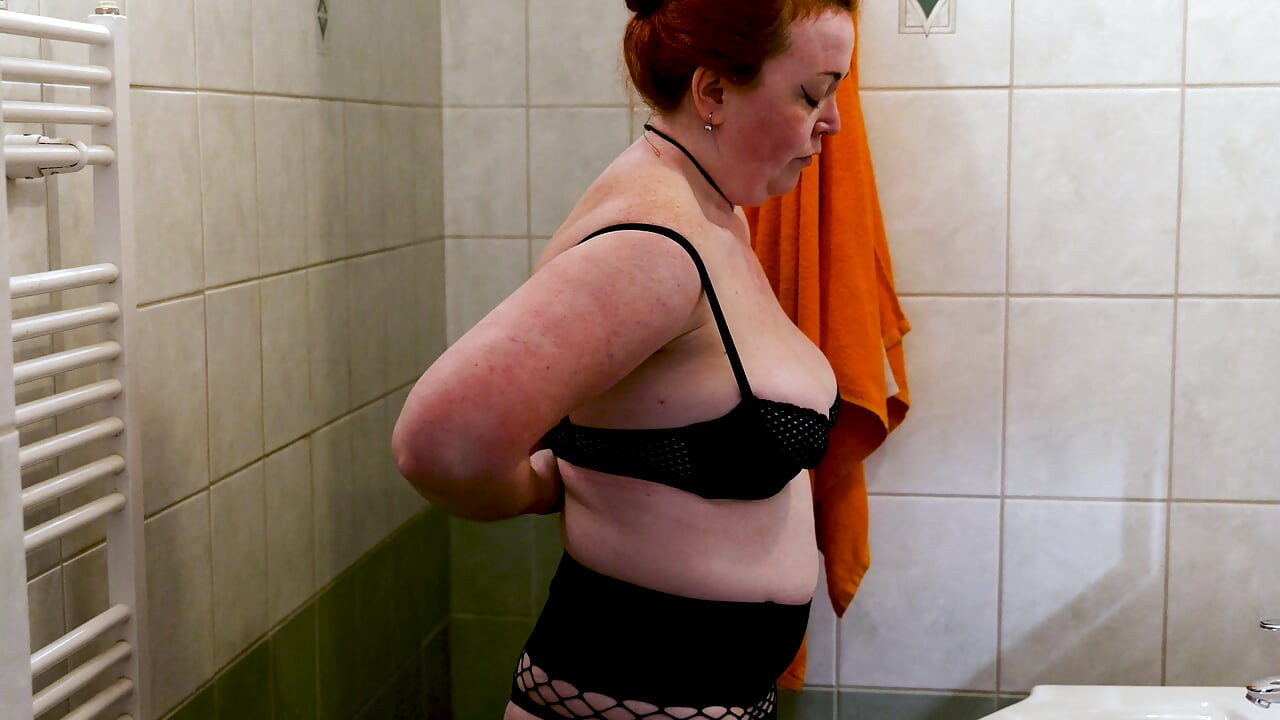 Naked Nicole Bunny in the Shower