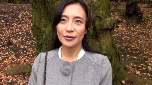 A112G02 A mature woman in her fifties with black hair and a pure aura appears in an AV seeking intense sex!