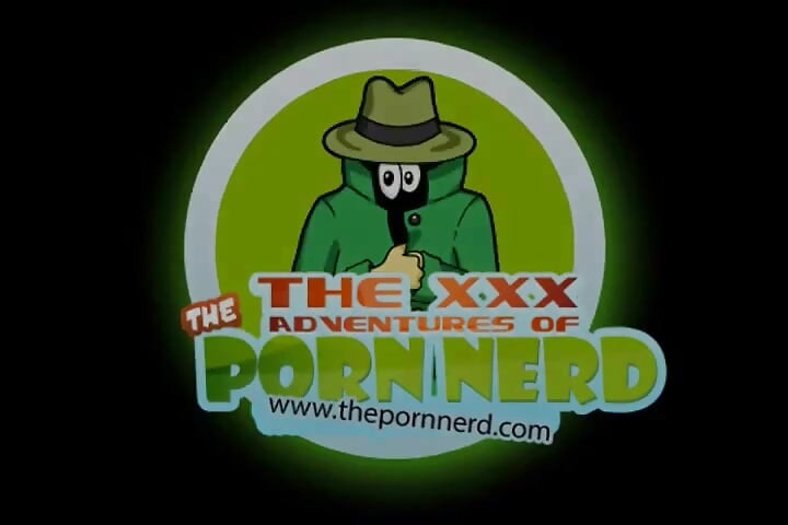 El porno nerd Starri en el baño a la cocina