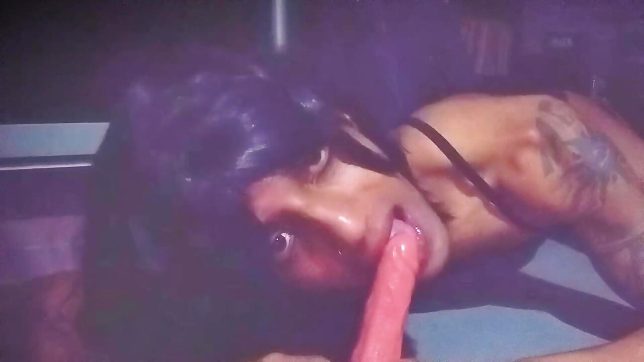 Juste un joli visage avec une chatte pour une bouche