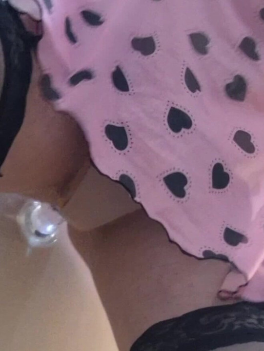 Just a quick hands free cum shot.
