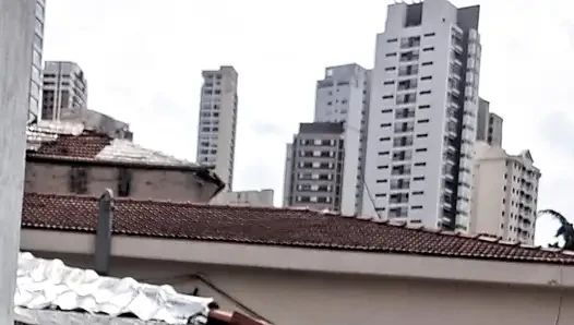 Я и Дай Белан почти голые, мыли балкон квартиры, а соседи наблюдали за нами