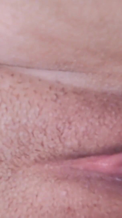 dvojitý vaginální s mým manželem a jeho přítelem v obývacím pokoji, pak mě můj manžel dvakrát vystříká | Klip 2