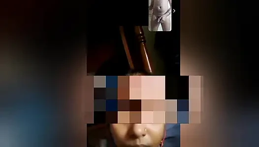 Hintli kadın görüntülü görüşme