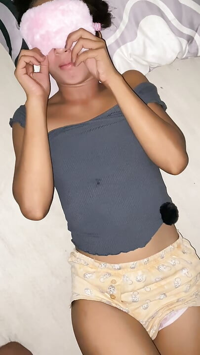 Mahiyaing Dalaga Nagpakantot kay Tito! Para Sa New !Phone