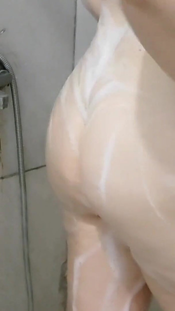 Klíčový okamžik od "Moje nevlastní matka se koupe"