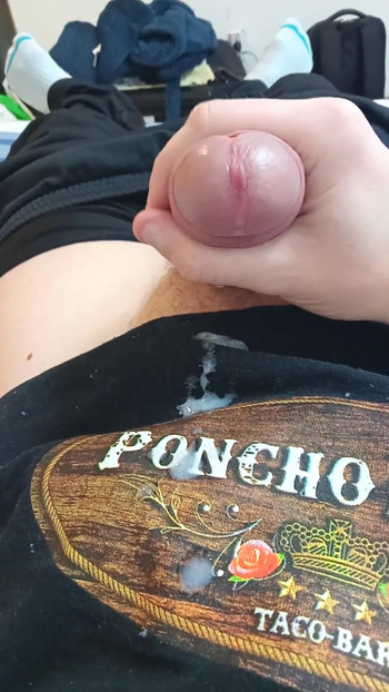 “一个非常美丽的人妖在继母的命令下每天从大鸡巴射精5次”的精彩时刻