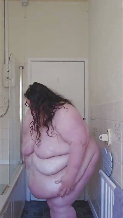 SSBBW Χοντρή Θεά Αφρίζει το Χοντρό Σώμα της Μέρος 2