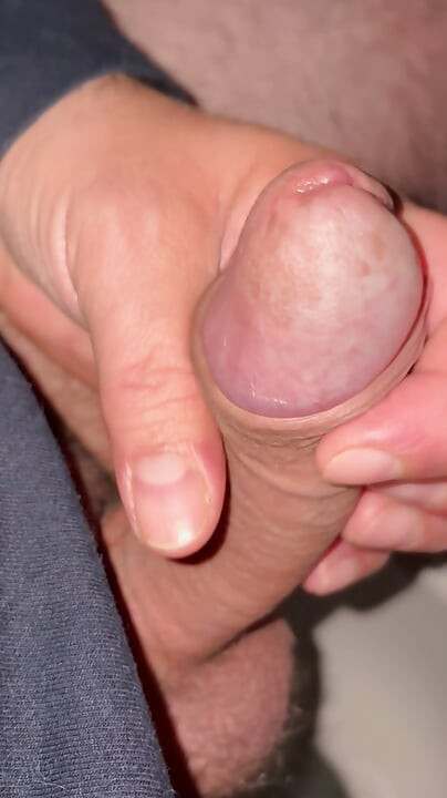 我一边自慰一边等着我老婆回来