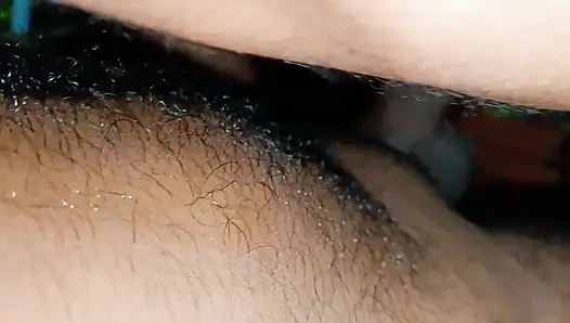 Pria beruntung ini lagi asik ngentot pantat bahenol cewek jalang ini sampai dicrot di dalam - klip 2