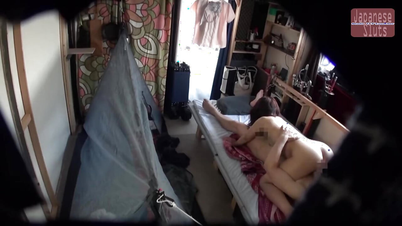 Kamarádka mé ženy zůstala v mém pokoji a její zralé kouzlo mě pomalu přitáhl blíž - ep2