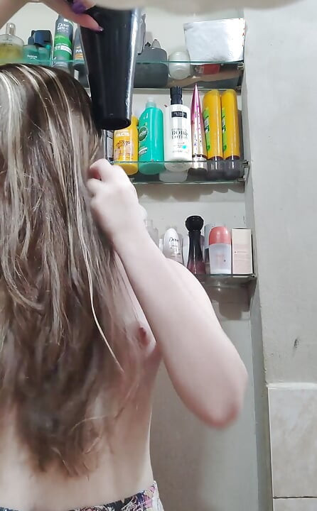 Main apne balon ko sukhata hoon