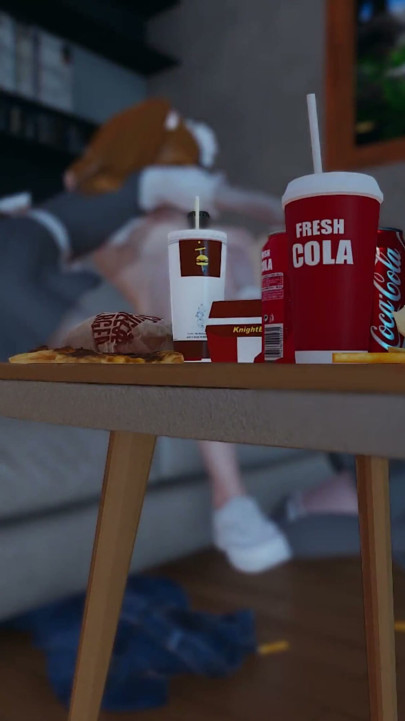 Fast Food Diva. Dvě služky potěší svou paní při sledování televize. Emptie41
