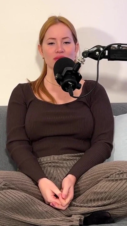 来自的强大时刻 "复仇色情：在线骚扰的阴暗面，与 kiara lord"