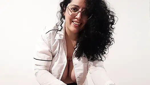 Шлюха-доктор дает мне осмотр со счастливым окончанием