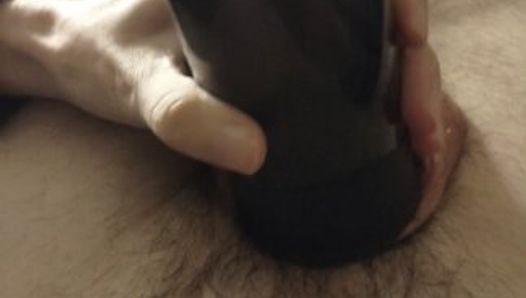 Pixie se masturbando até o orgasmo completo usando bomba de pênis