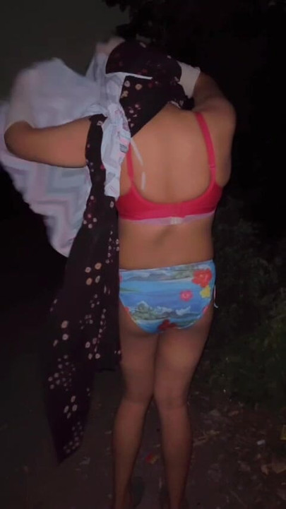 Mona Spodní Crossdresser se svléká