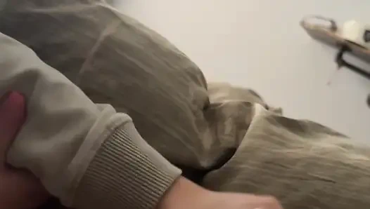 Miss Holly suka membantu