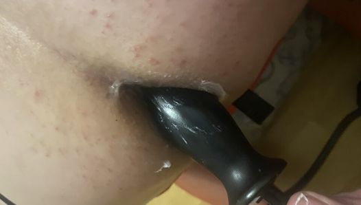 Sissy opblaasbare buttplug bevalling