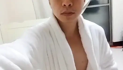 Beyaz Bir Havlu Yarısını Kaplar