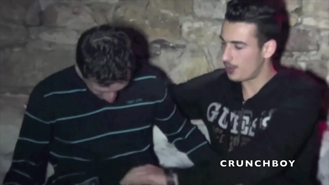 阿米尔性感的阿拉伯女郎第一次被他的兄弟干