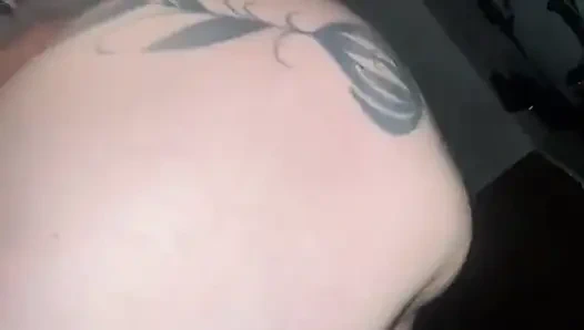 Amunet lutscht und reitet seitlich!! Wie lecker