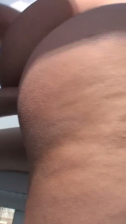 Poolboy napper liderlig teenager ved poolen, hun elsker sperm og hård fucking | Klip 3