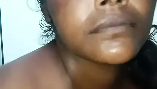 Ngentot saudara tiriku untuk pertama kalinya. Memeknya sangat ketat dan bagus. Aku senang banget bisa ngentot dia