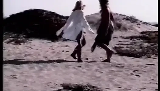 Zwei blondinen mit tollen körpern ficken sinnlich am strand