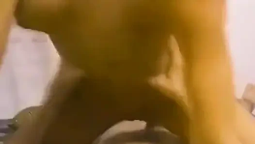 Едва достигшая законного возраста Mia принимает член, затем кримпай