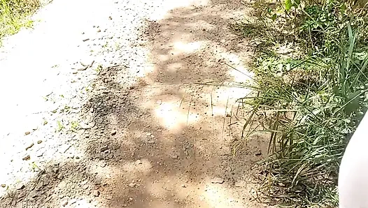 Показ и трах в середине улицы.